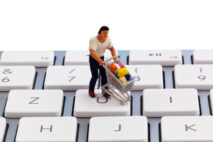 Verbraucher solltem beim Online-Shopping aufmerksam sein und sich über ihre Rechte und Pflichten informieren